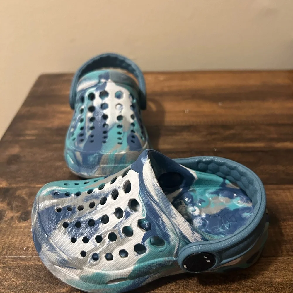 Joybees Baby Size 4/5 Blue, Green & White Tie Dye Slip On Clog Waterproof Summer